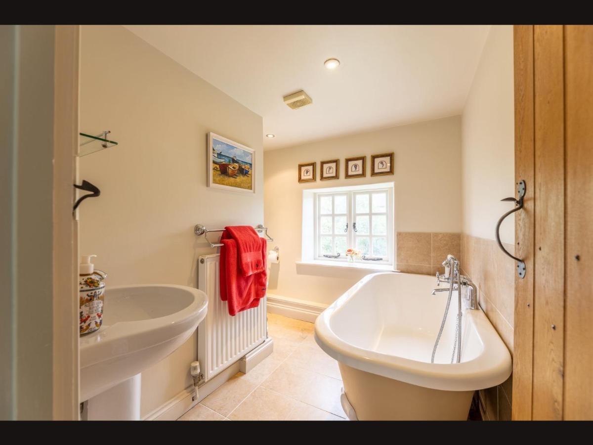 Wisteria Cottage , Pretty Cotswold Cottage Close To Chipping Campden Weston Subedge Exteriör bild